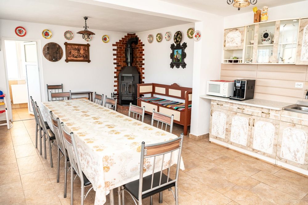 Cabană de închiriat cu ciubăr & terasă încălzită – Oasis Rural, Țigău