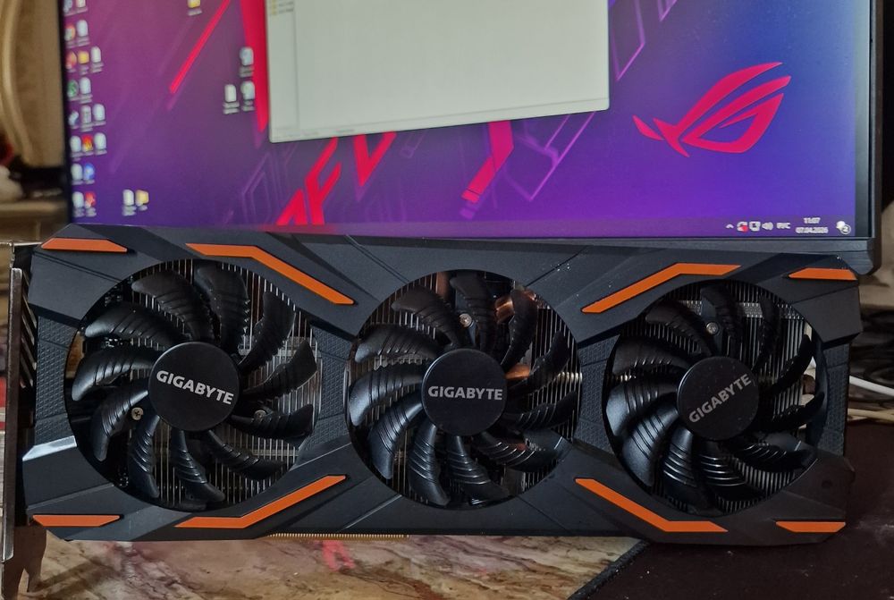 Видеокарта GTX gigabyte  1080 8 gb