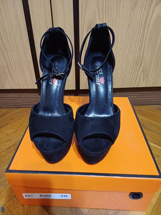 Сандали с висок ток 38номер