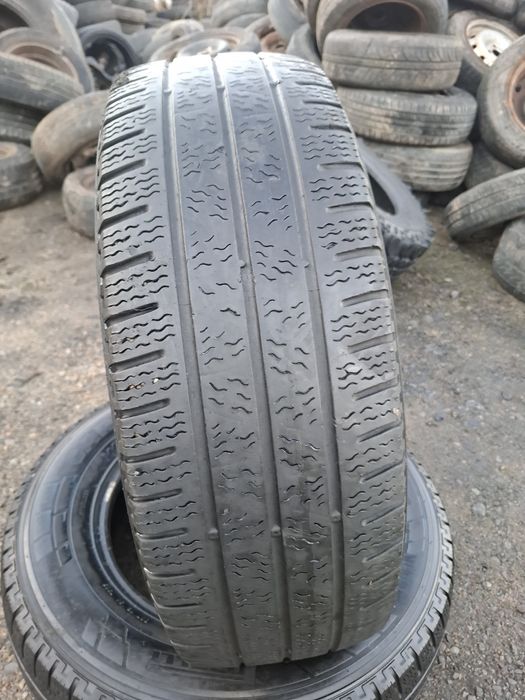 Vand 2 anvelope 215 70 15 c pireli de iarna