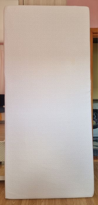 De vanzare pat tapițat 90×210 cm cu saltea Jysk