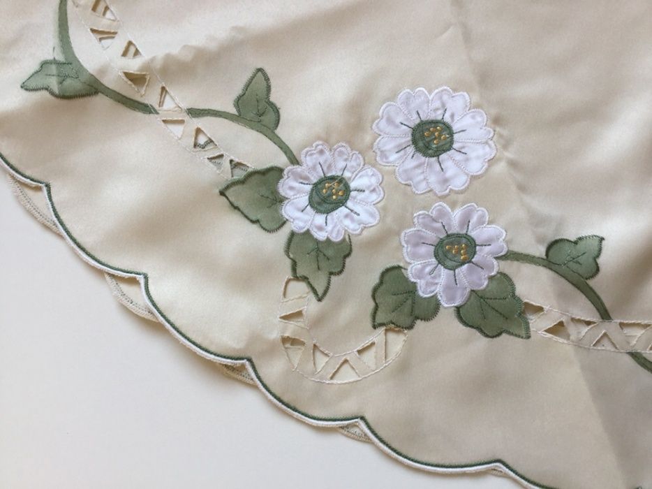 Față de masă rotunda d 87cm, noua, 4 șervețele, ovala, pătrata, petale