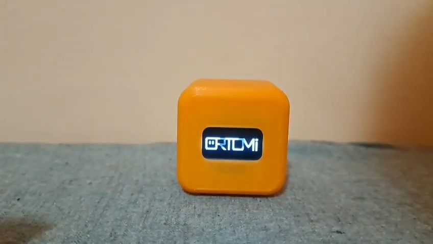 Ortomi 3  – robot interactiv, original