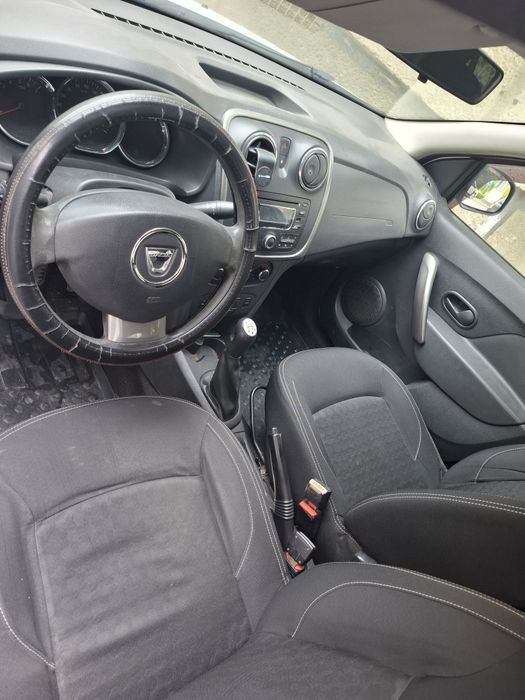 Vând dacia logan