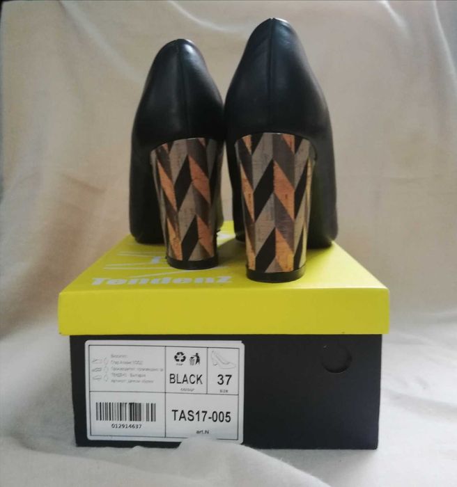 Дамски обувки Tendenz- черни, токът е с различни нюанси на златисто