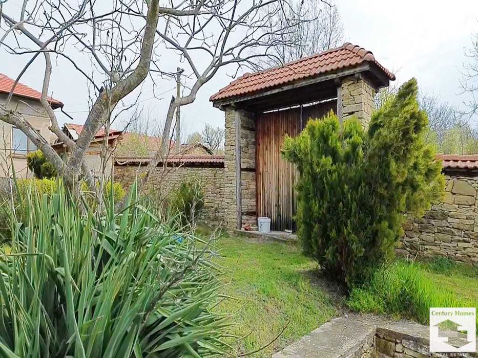 140337 Уникален имот с 5 дка двор и две къщи в с. Паскалевец