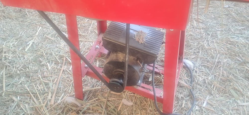 Продаю дробилку дробит сенно