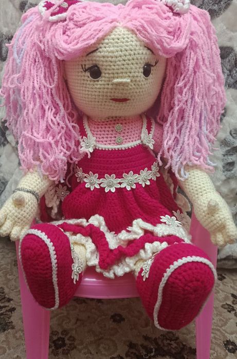 Вязаная кукла ручной работы