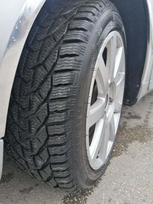 Audi A4
 B6 2.5 tdi 155kc V6 - автоматик    кожен салон , климатроник