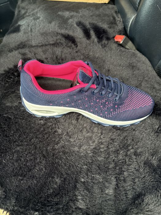 Кроссовки  новые