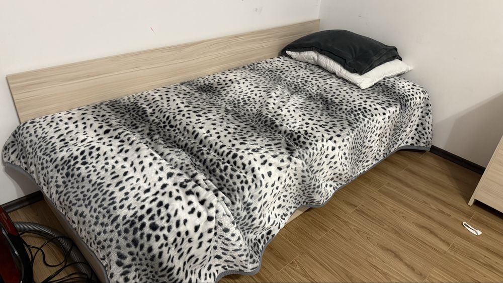 Pat o persoana cu saltea si spatiu depozitare + comoda