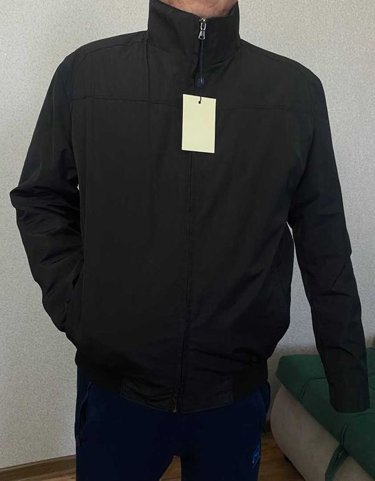 Мужская черная куртка