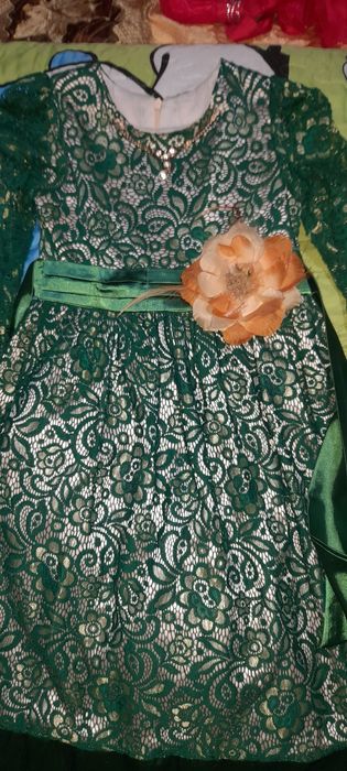 Платья на девочку.