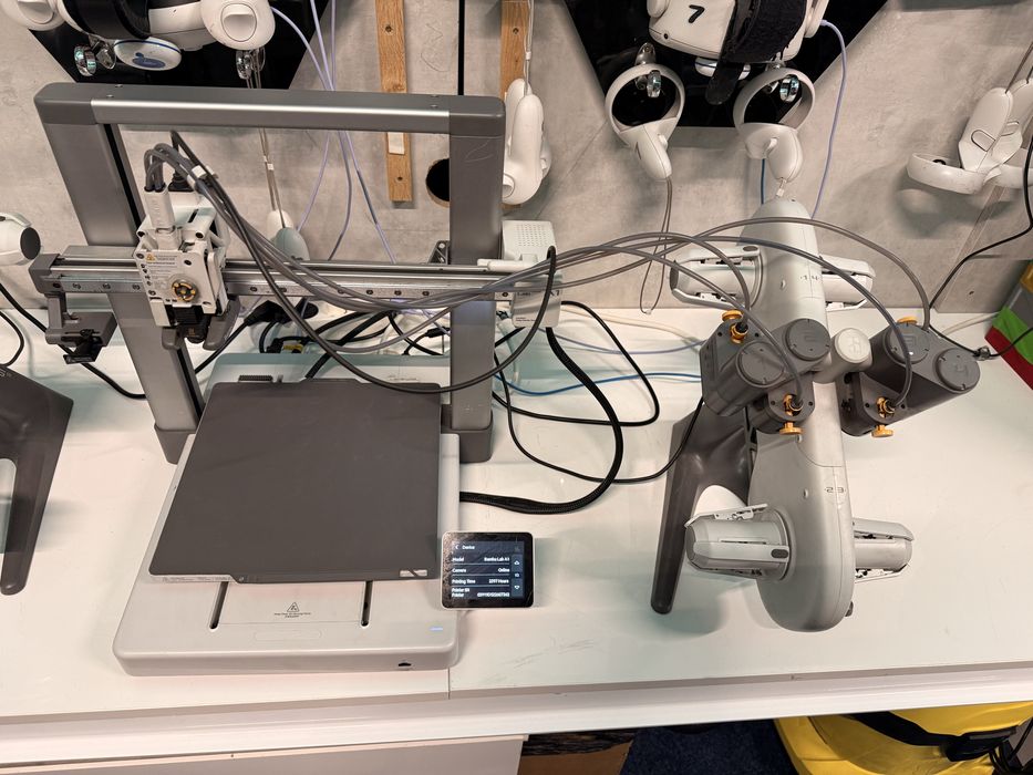 Bambu Lab A1 на 3700ч. Отлично състояние + подарък