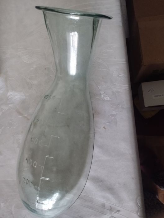 Продается стеклянная колба с делениями, можно использовать как судно