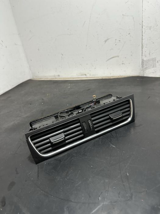 Grila bord ventilatie aer Audi A4 B8 Audi A5 8T 8T2820951C