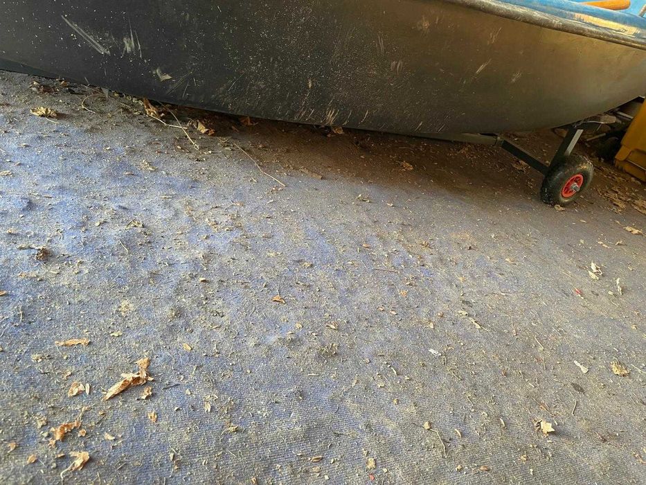 vand barca dubla,cu motor si carucior de manevra