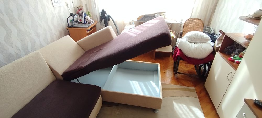 Разтегателен ъглов диван