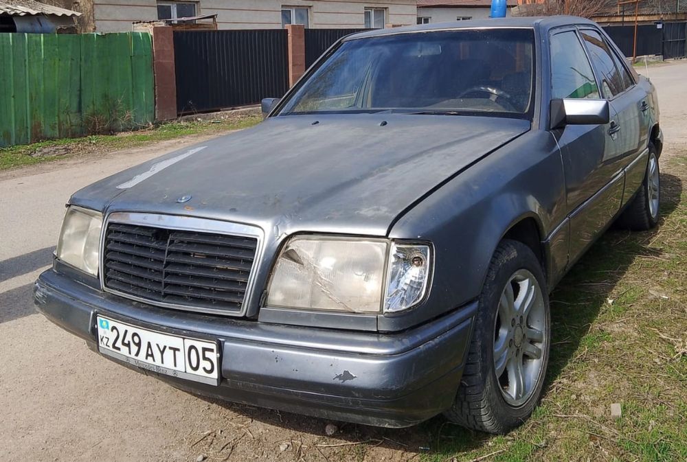 Мерседес w124 е260 на ходу