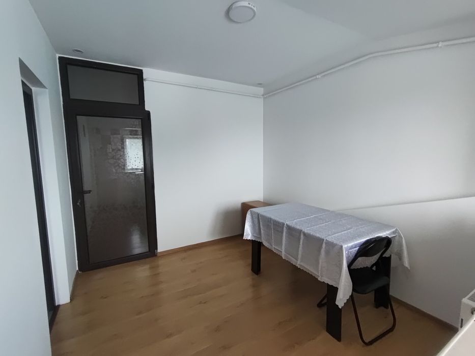 Vând apartament 2 camere lângă Hotel Kristall