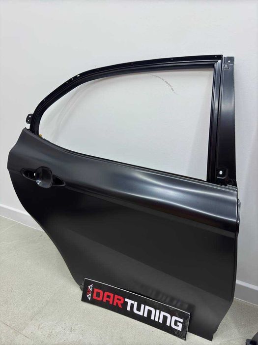 Задняя правая дверь камри 70