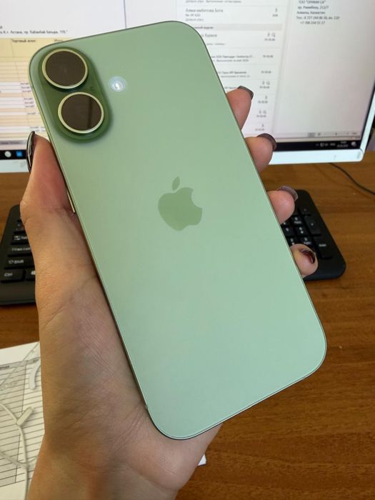 Iphone 17 256 gb в зеленом цвете.