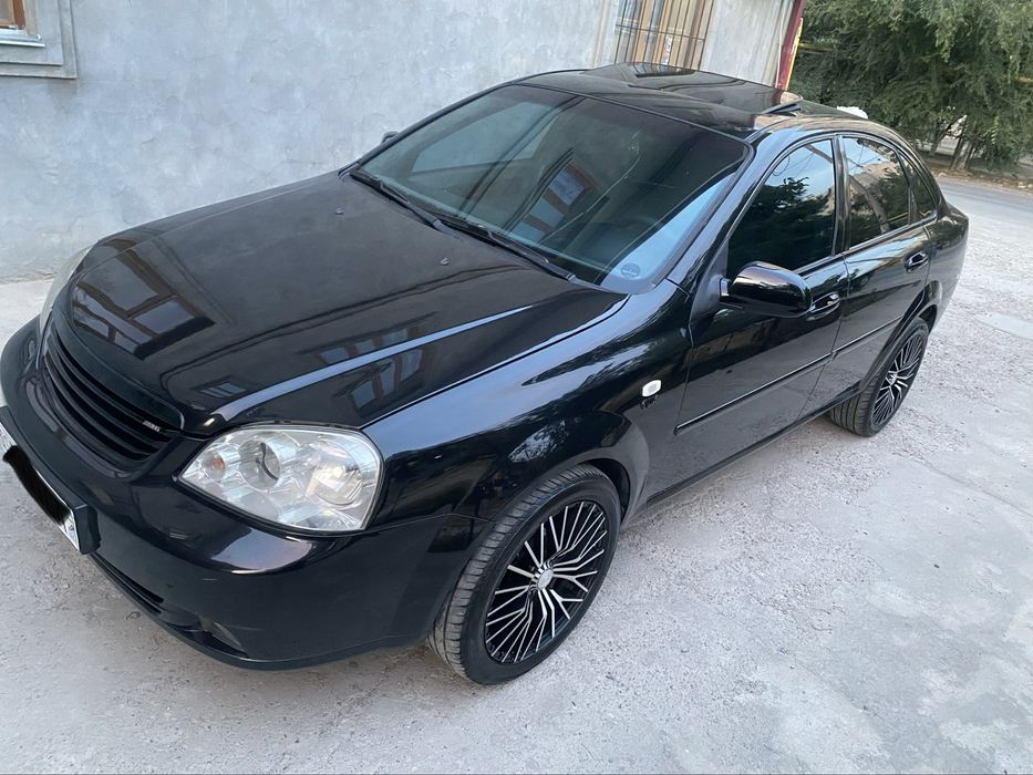 Lacetti avtomat sotiladi