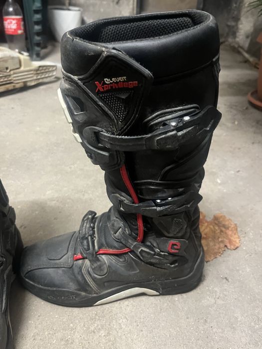 Продавам бутуши X-PRIVILEGE BLACK за кросов мотор в отлично състояние