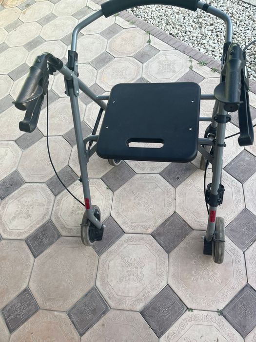 Ходунки на колесах (роллатор)