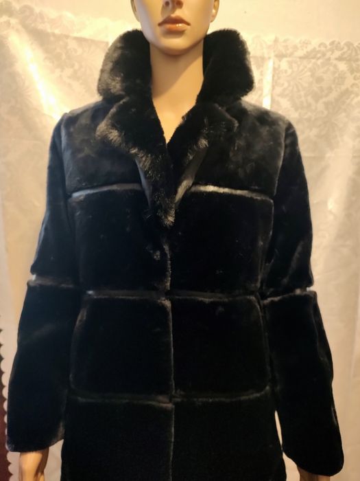 PALTON de blana.NOU,cu eticheta.De dama
