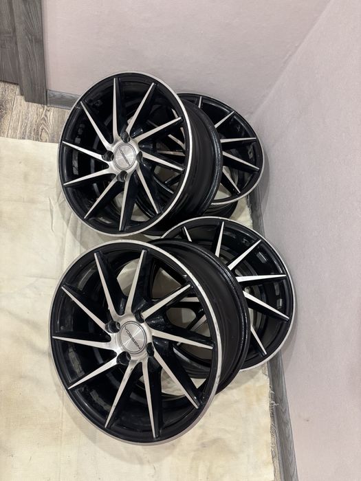 Продам комплект дисков VOSSEN