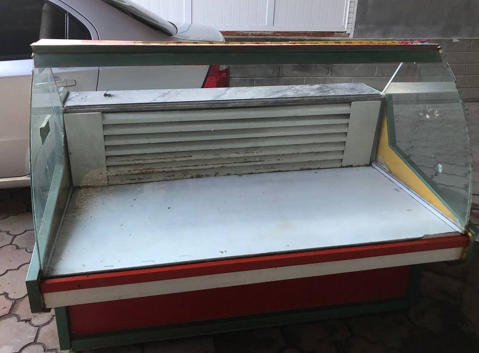 Витринний холодильник