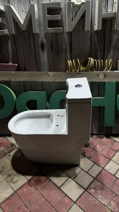 Унитаз  в хорошим состяний