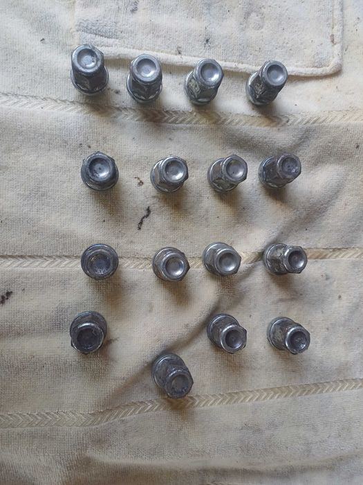 Куки за теглене за фолксваген и хонда и оригинални гайки хонда