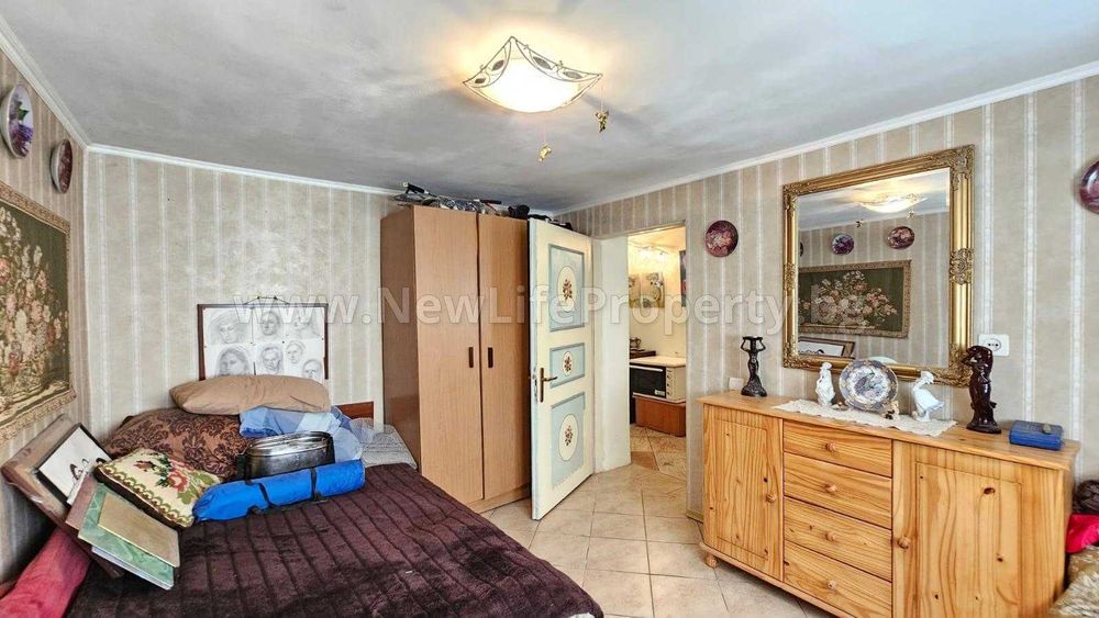 Продава се двуетажна къща в град Средец, област Бургас