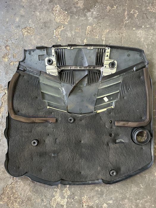 Капак двигател Mercedes E280/320  W211 224кс