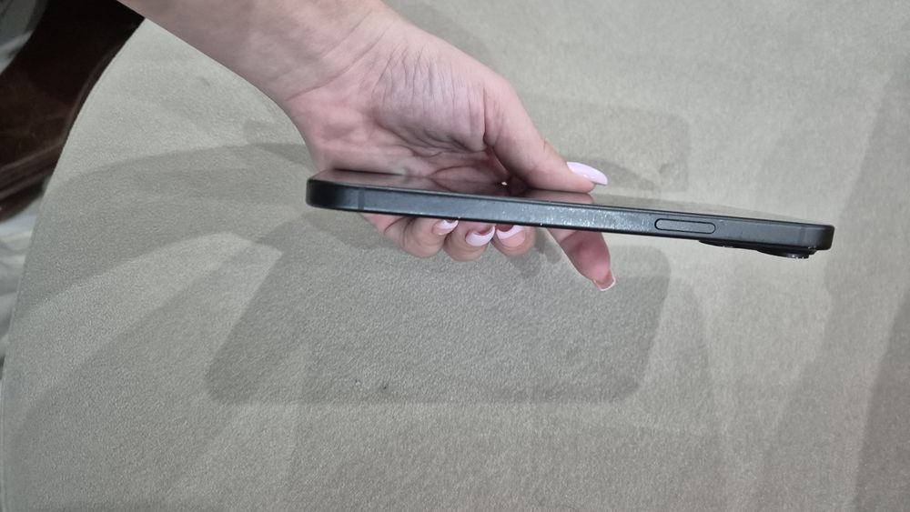 Продавам iPhone 15 plus