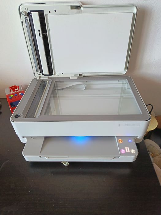 Vând imprimanta HP ENVY6420e