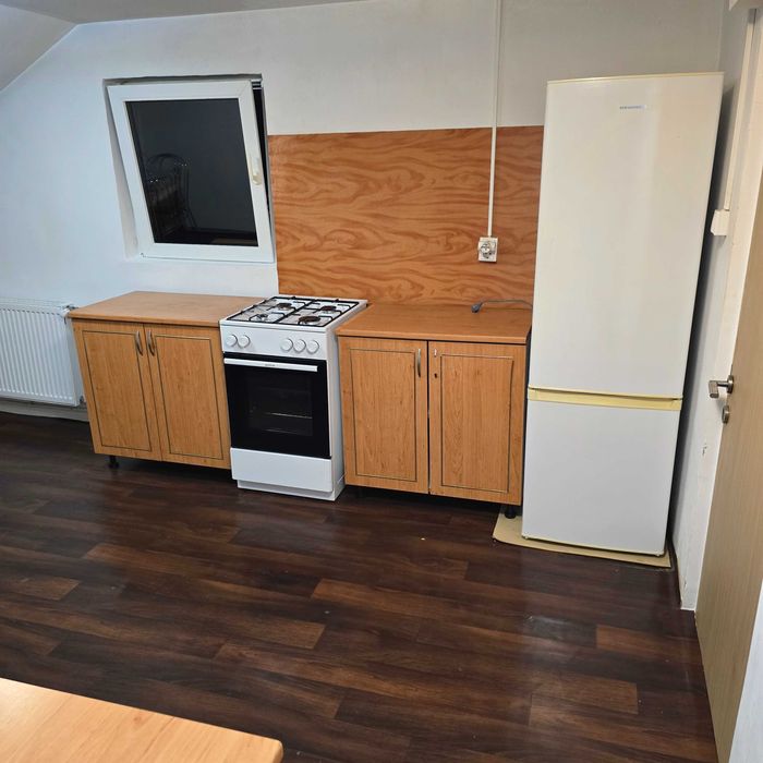 Proprietar inchiriez apartament o camera spatios