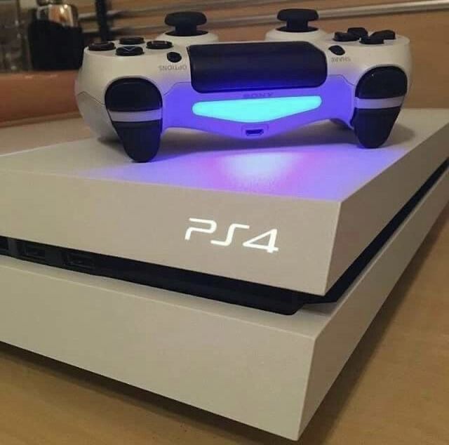 PlayStation 4 Fat (White) — Отличное состояние