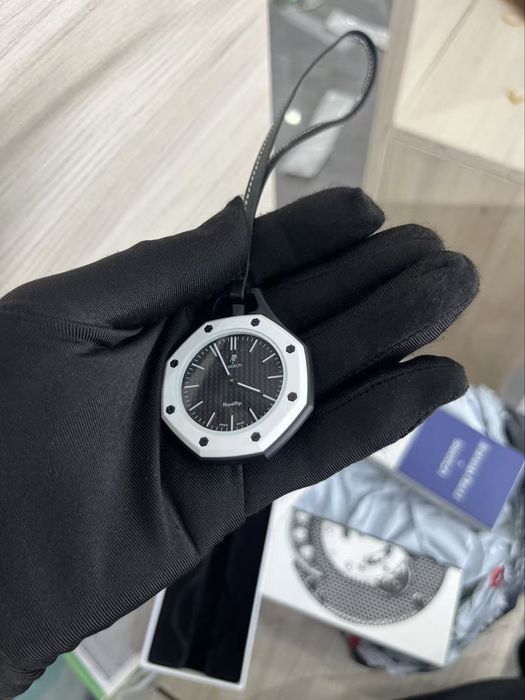 Часы Swatch Royal Pop