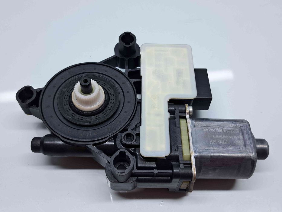 Motoras geam dreapta spate Skoda Superb III (3V3) [Fabr 2015-prezent]