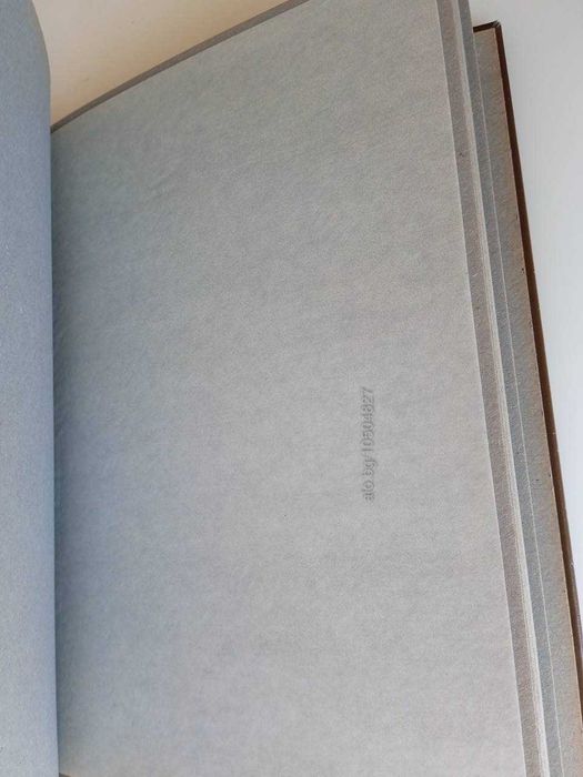 Албум с кожена подвързия 30*25,5 см