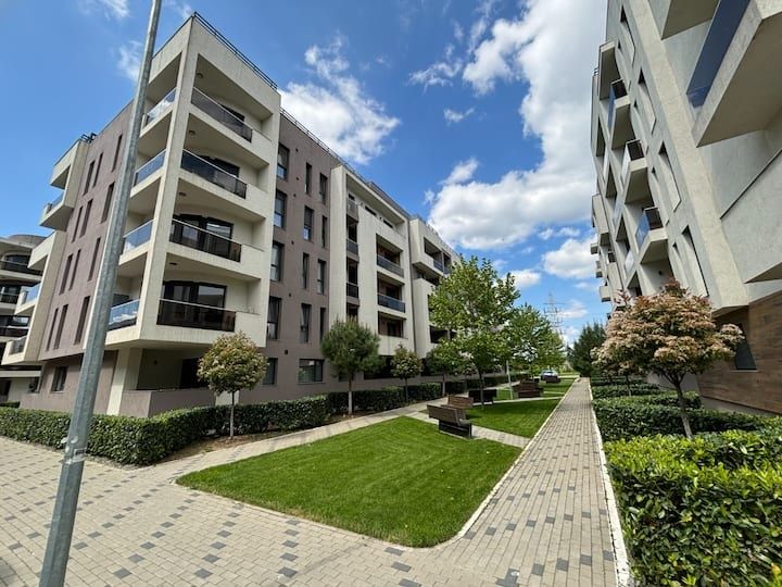 Apartament cu 3 camere, terasa si loc de parcare
