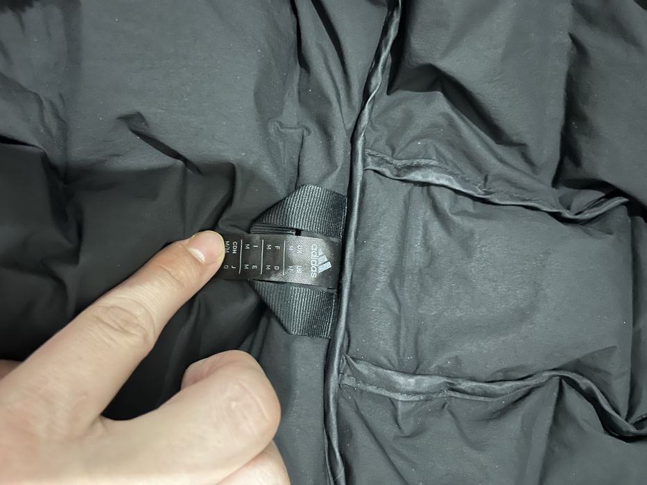 Продается куртка adidas