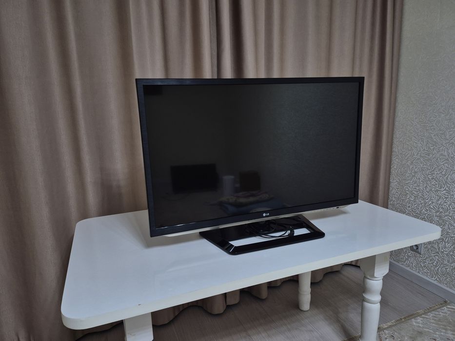 Продам телевизор LG 42LM580T