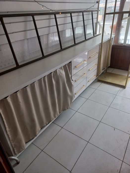 Продам шкаф и витрину