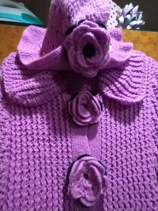 Set crosetat, pardesiu si palarie