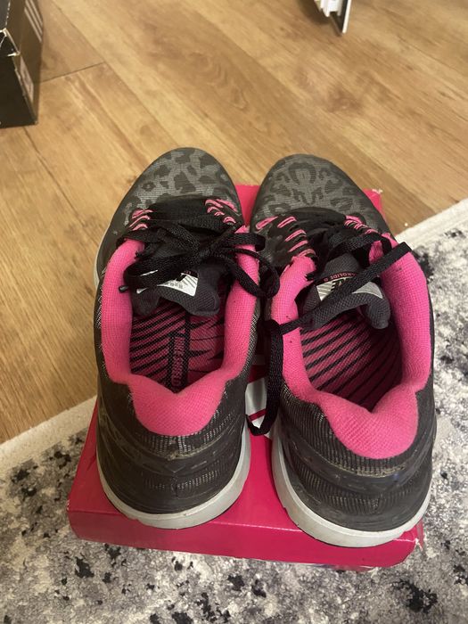 Продавам маратонки