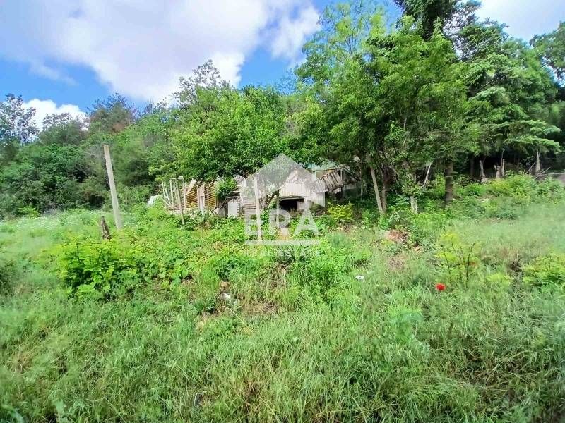 Ексклузивна къща за ремонт за продажба в село Кипра, област Варна